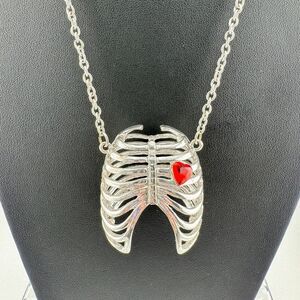 Vintage Gothic Rib Cage Skeleton Heart Pendant Necklace Emo Grunge Medical